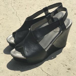 Kenneth Cole Reaction Black Wedge sandals size 7.5